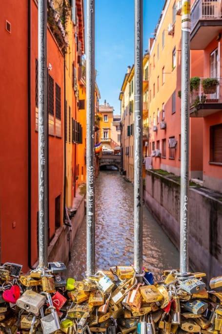 Sotto Le Due Torri 5* Leilighet Bologna Eksteriør bilde