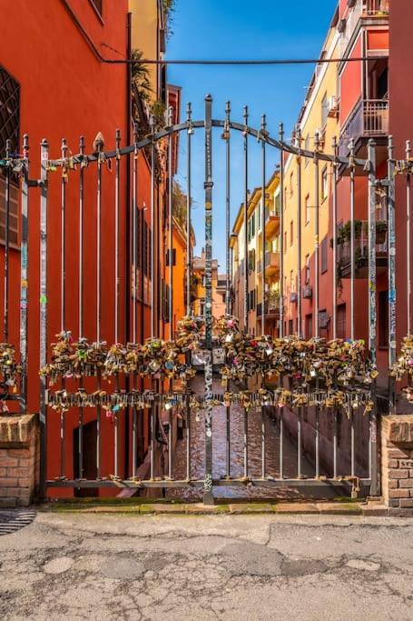 Sotto Le Due Torri 5* Leilighet Bologna Eksteriør bilde